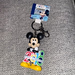 FINAL PRICE• Brand New • RARE• Mickey Mouse, Walt Disney World 2018 Key Chain